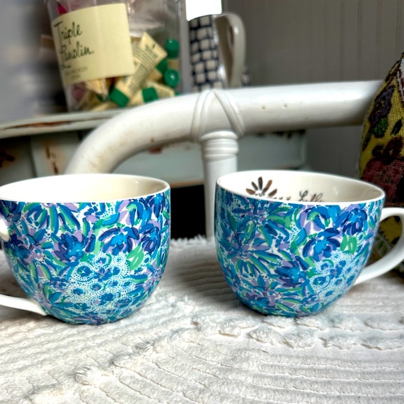Lily Pulitzer 2 mugs - Picture 1 of 4